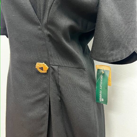 Bentley Harris Solid Black Minimalistic Formal Dress Midi Gold Clasp New Size 8 - Picture 3 of 8